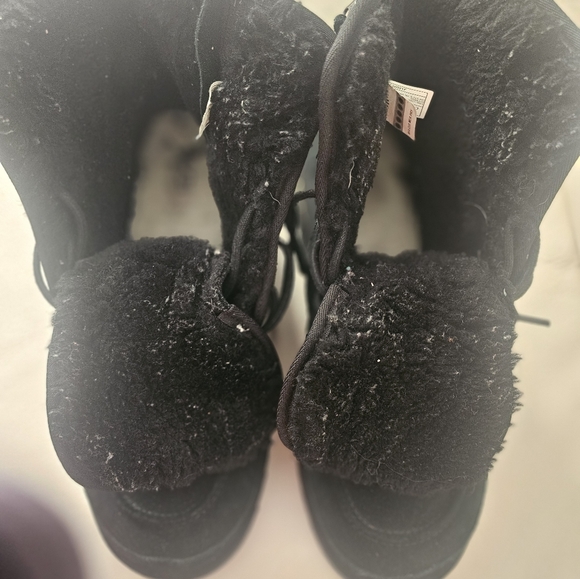 Men's  Uggs Boot - Picture 3 of 7